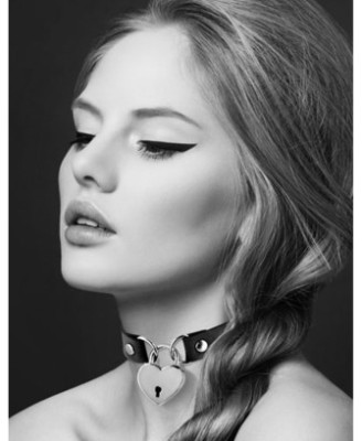 Collier en cuir noir SM avec pendentif cadenas coeur argenté 